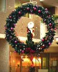 wreath155b.jpg (92633 bytes)